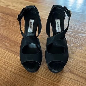 Steve madden black wedges